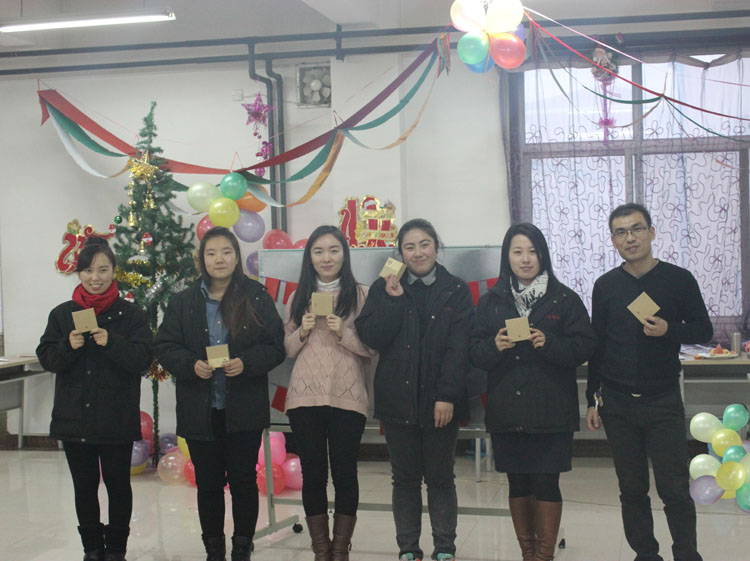 颁奖，尊龙中国迎新联欢会